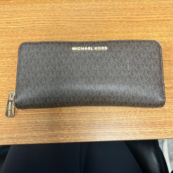 Michael Kors Wallet - Picture 1 of 2